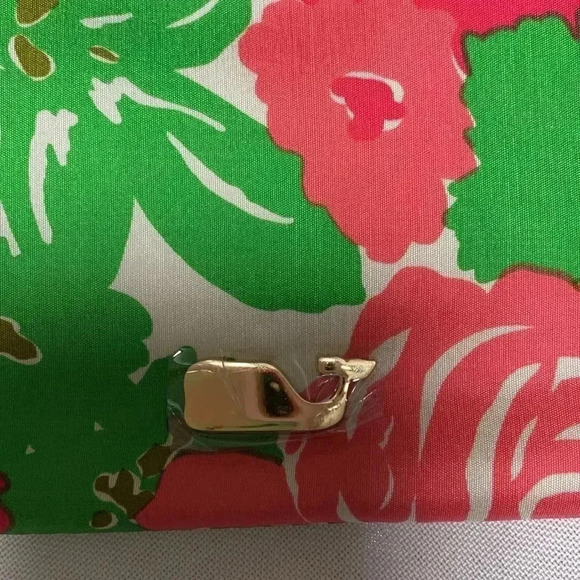 VINEYARD VINES Clutch Purse, NWT. This is a BEAUTY❣️ - Picture 3 of 5